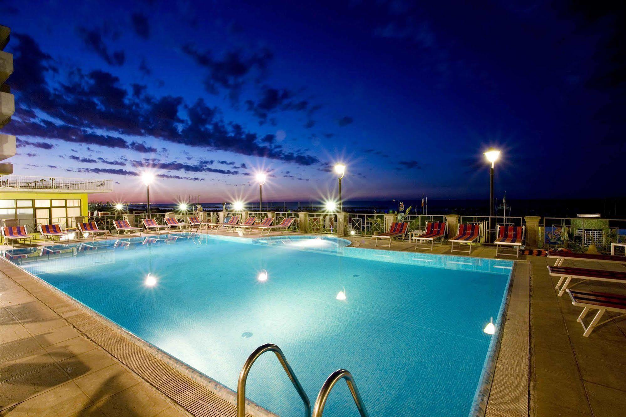 Hotel Sayonara Cattolica Exterior foto